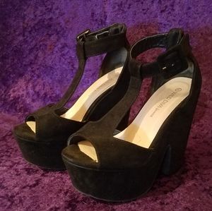 Wild Diva Platform Heels Size 5.5